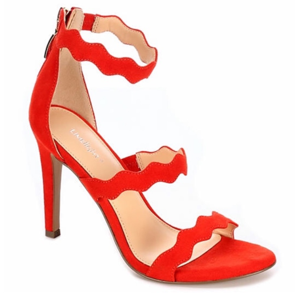 BRAND NEW - Limelight Heel w/ Scalloped Straps ❤️
